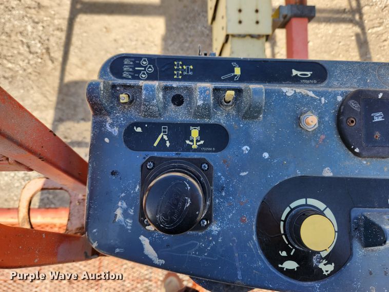 image for item JB9727 2000 JLG 600S  boom lift