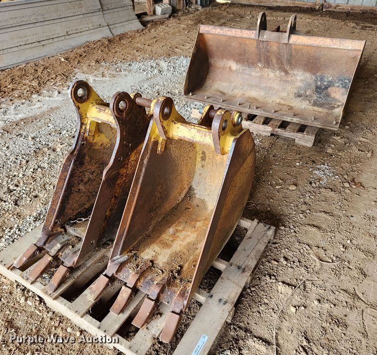 image for item JB9746 (3) backhoe buckets