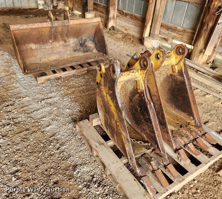image for item JB9746 (3) backhoe buckets
