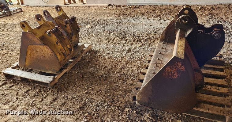 image for item JB9746 (3) backhoe buckets