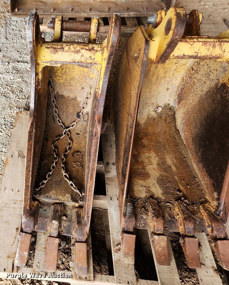 image for item JB9746 (3) backhoe buckets