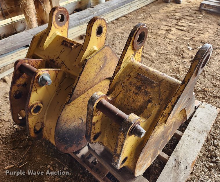 image for item JB9746 (3) backhoe buckets