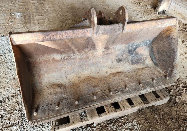 image for item JB9746 (3) backhoe buckets