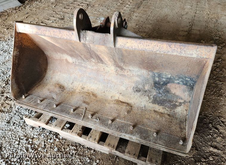 image for item JB9746 (3) backhoe buckets