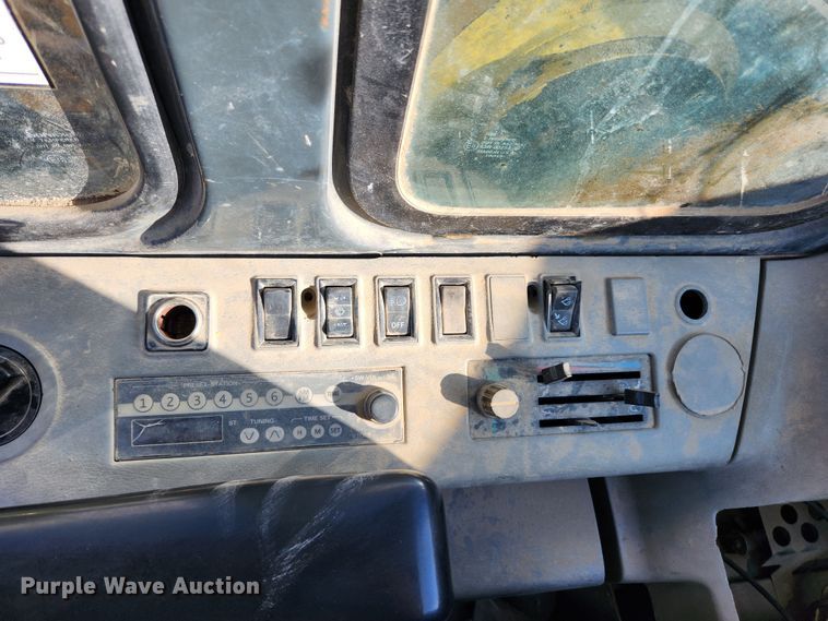 image for item JB9772 1997 Komatsu PC400LC-6  excavator