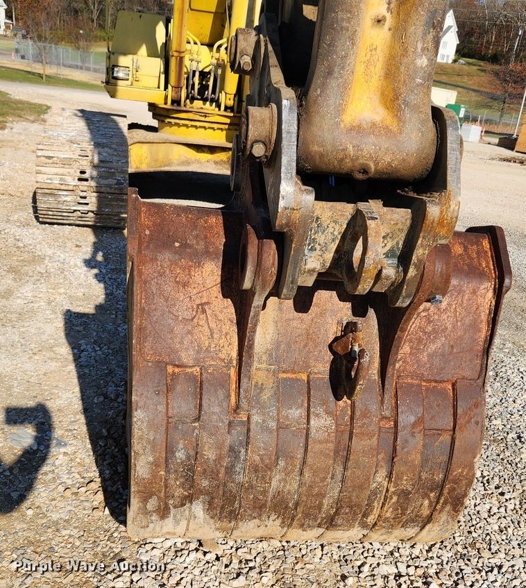 image for item JB9773 1992 Komatsu PC220LC  excavator