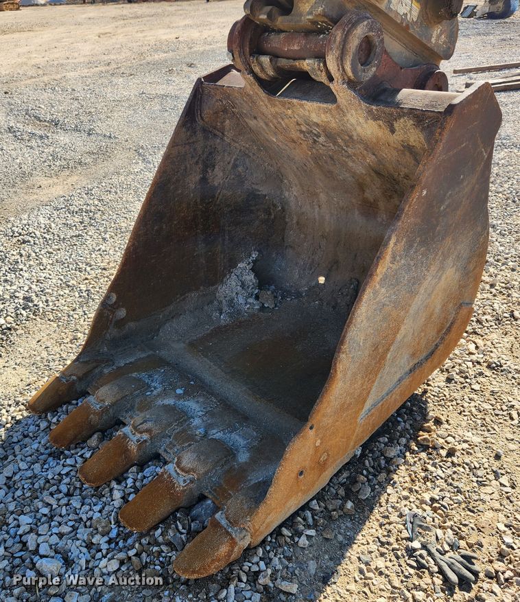 image for item JB9773 1992 Komatsu PC220LC  excavator