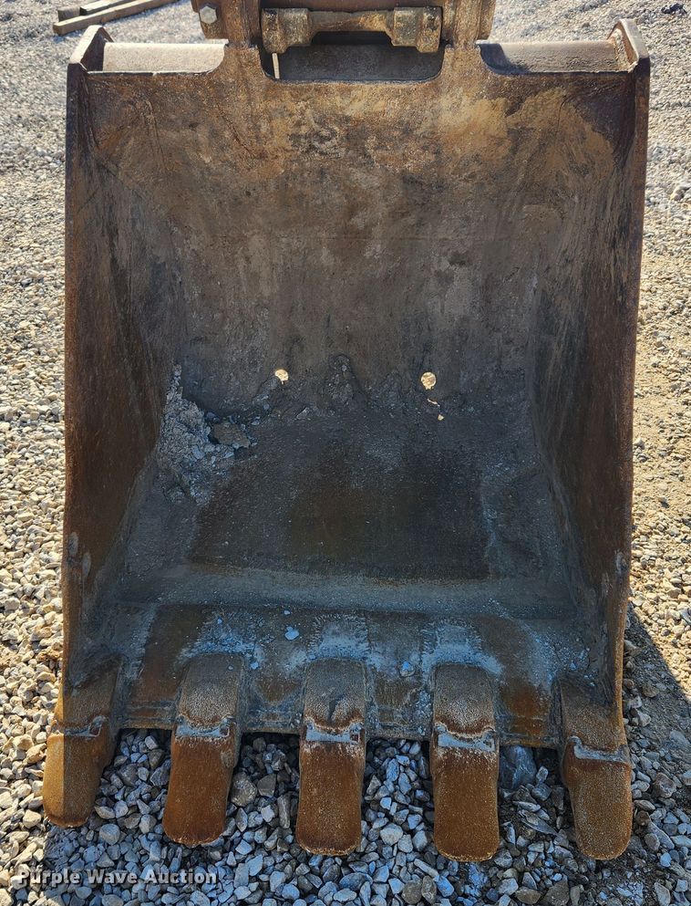 image for item JB9773 1992 Komatsu PC220LC  excavator