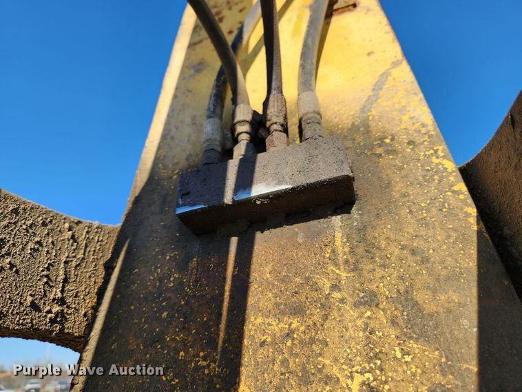 image for item JB9773 1992 Komatsu PC220LC  excavator