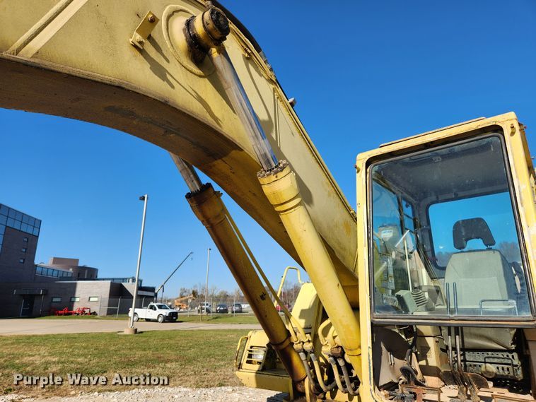 image for item JB9773 1992 Komatsu PC220LC  excavator