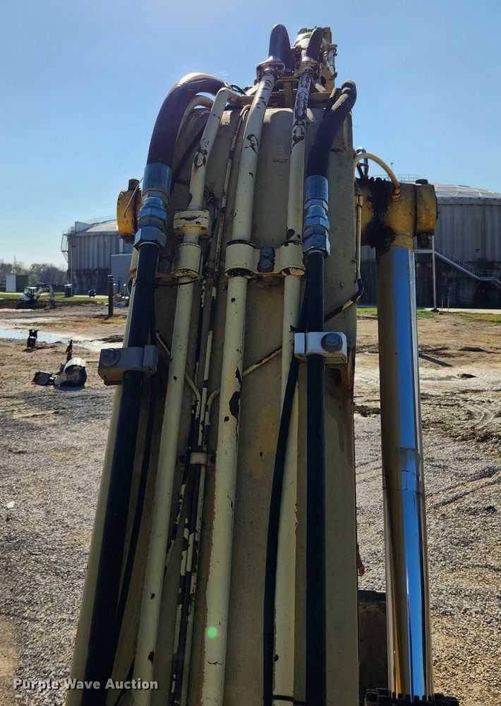 image for item JB9773 1992 Komatsu PC220LC  excavator