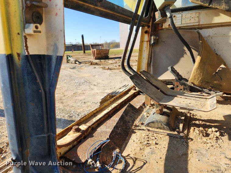 image for item JB9773 1992 Komatsu PC220LC  excavator