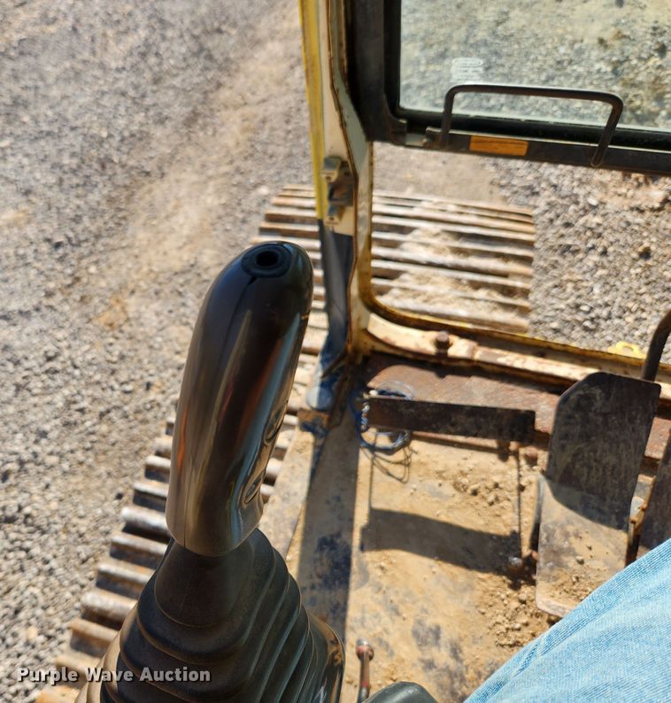 image for item JB9773 1992 Komatsu PC220LC  excavator