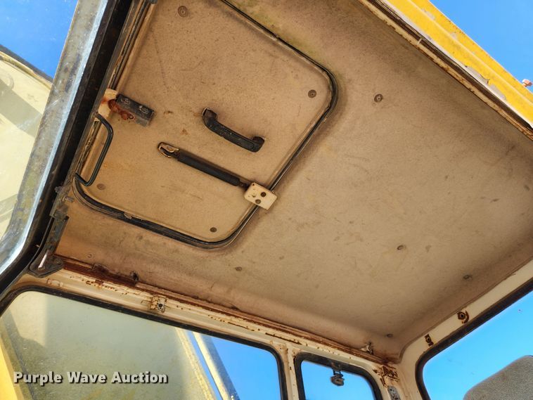 image for item JB9773 1992 Komatsu PC220LC  excavator