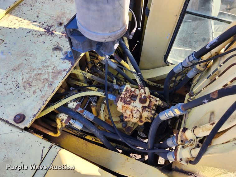 image for item JB9773 1992 Komatsu PC220LC  excavator