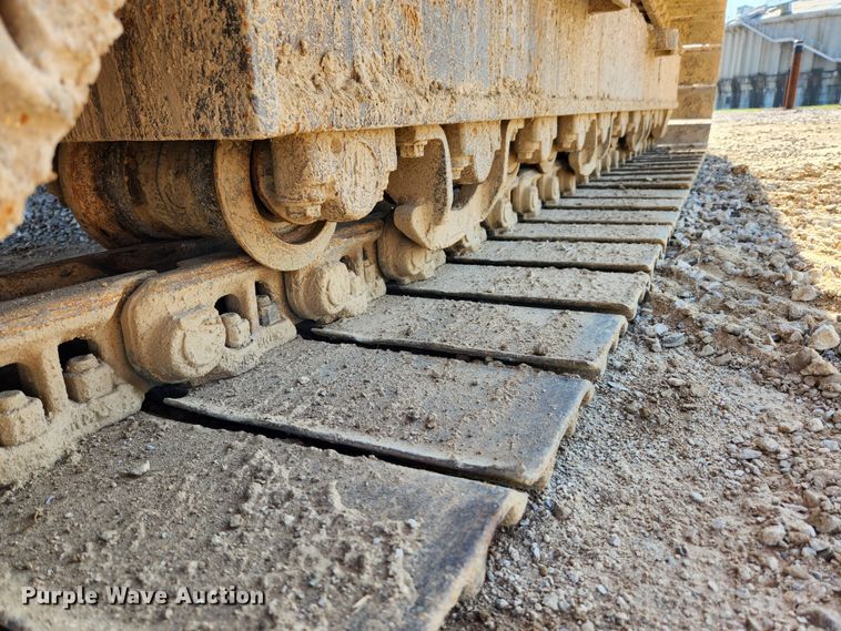 image for item JB9773 1992 Komatsu PC220LC  excavator