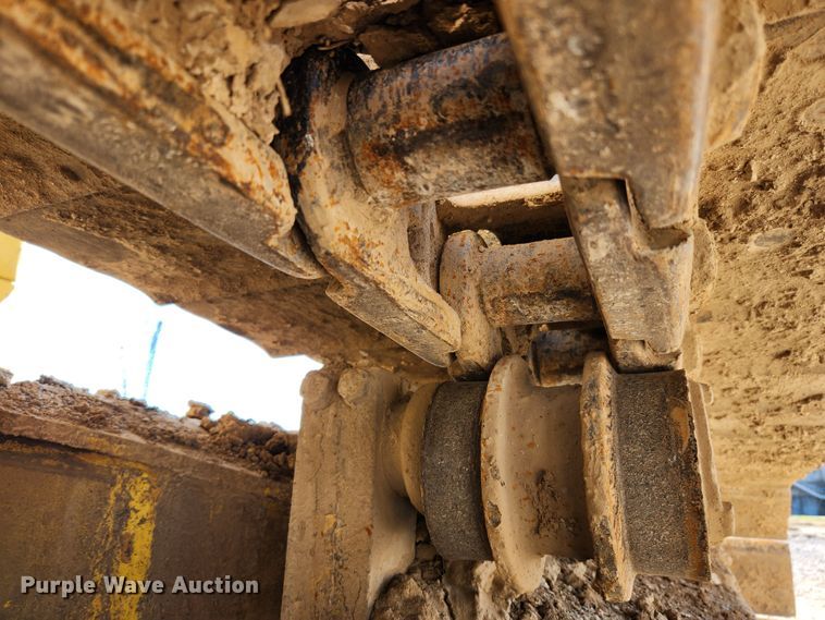 image for item JB9773 1992 Komatsu PC220LC  excavator