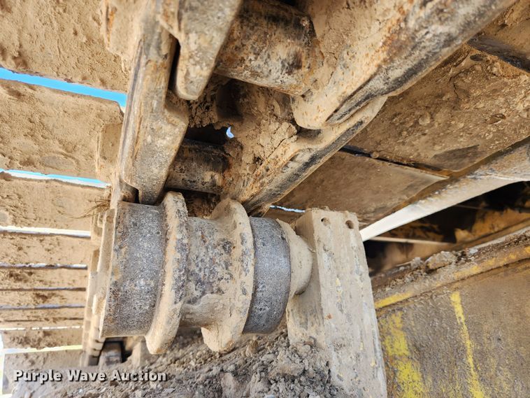 image for item JB9773 1992 Komatsu PC220LC  excavator