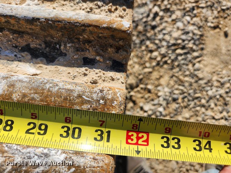 image for item JB9773 1992 Komatsu PC220LC  excavator