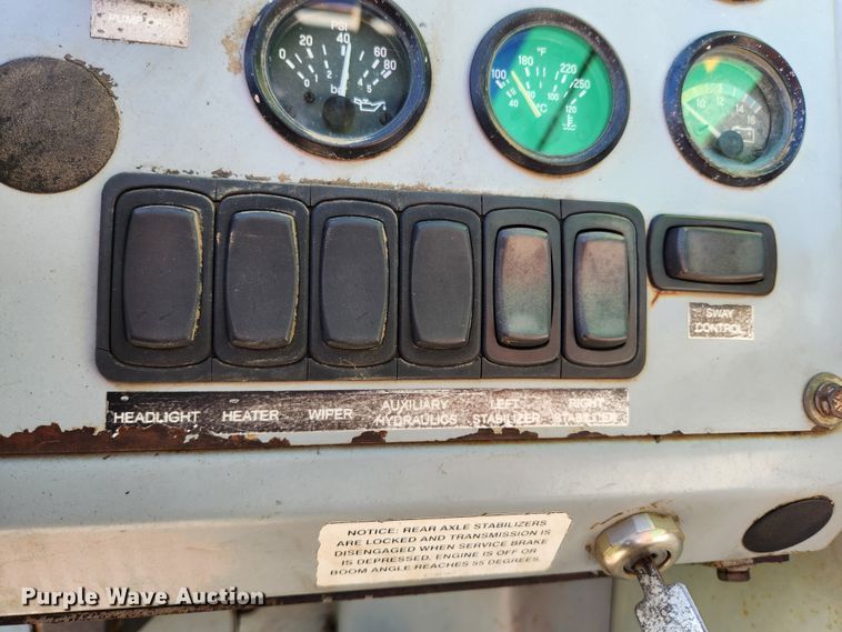 image for item JB9774 2006 Genie GTH-1056  telehandler