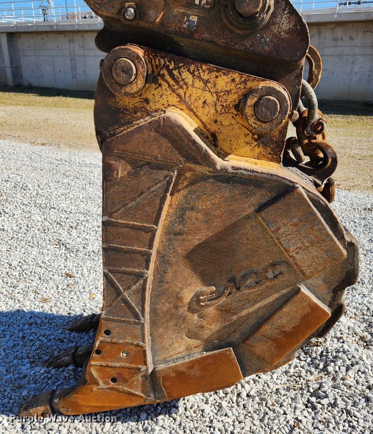 image for item JB9775 1995 Komatsu PC220LC-6L  excavator