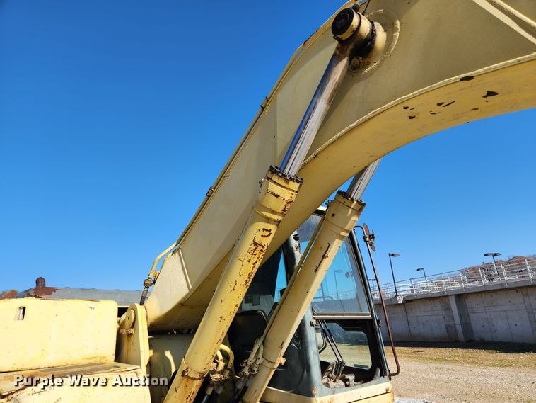 image for item JB9775 1995 Komatsu PC220LC-6L  excavator