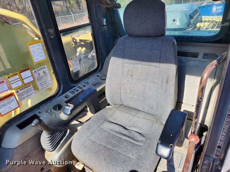 image for item JB9775 1995 Komatsu PC220LC-6L  excavator