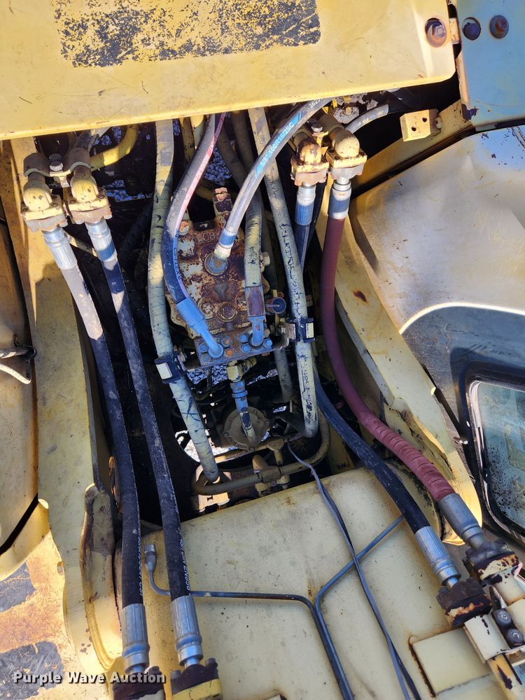 image for item JB9775 1995 Komatsu PC220LC-6L  excavator