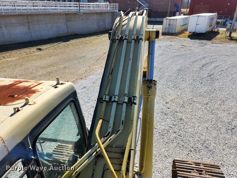 image for item JB9775 1995 Komatsu PC220LC-6L  excavator