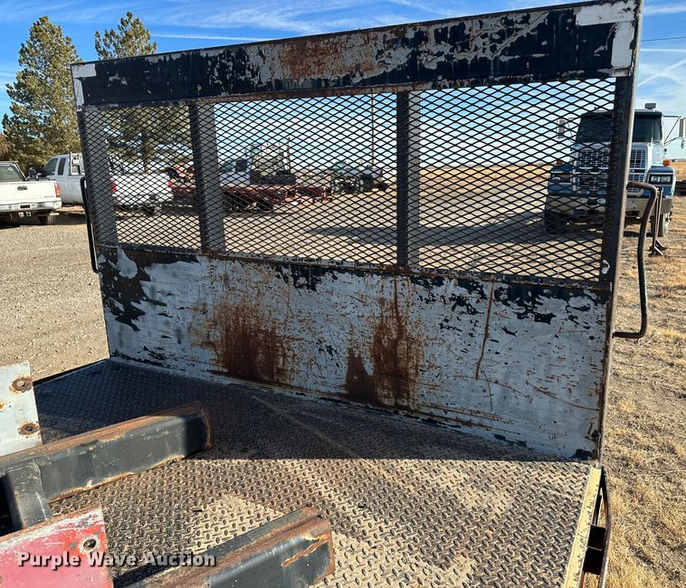 image for item JD9673 Flatbed