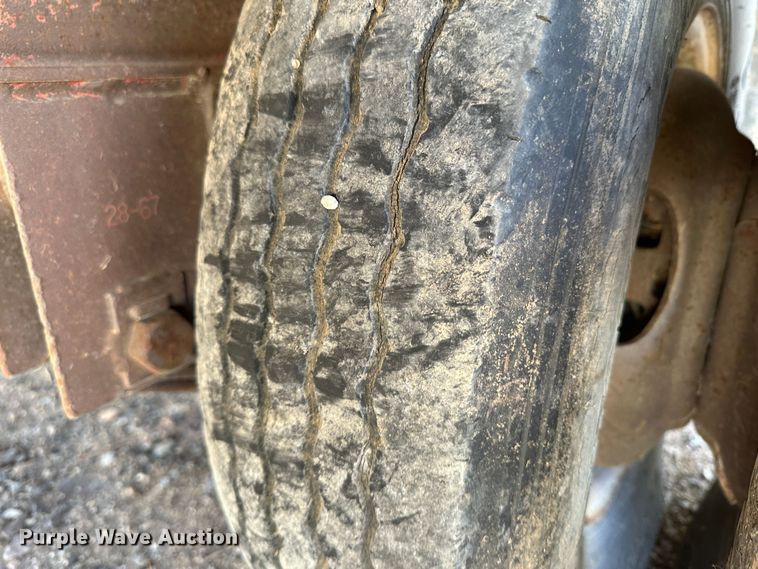 image for item JD9675 2006 Hillsboro  equipment trailer