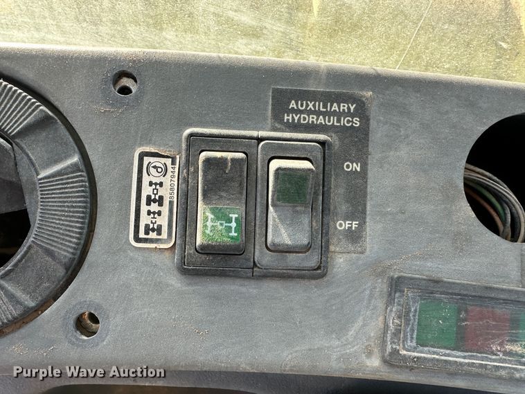 image for item JD9680 New Holland 555E  backhoe