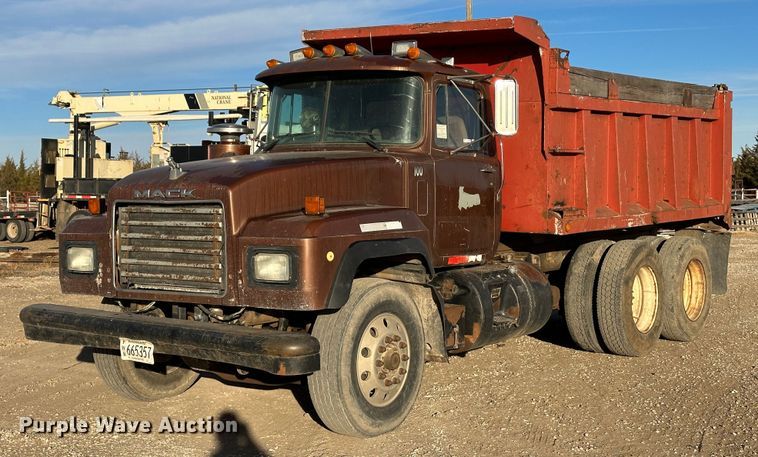 image for item JD9682 1998 Mack RD688S dump truck