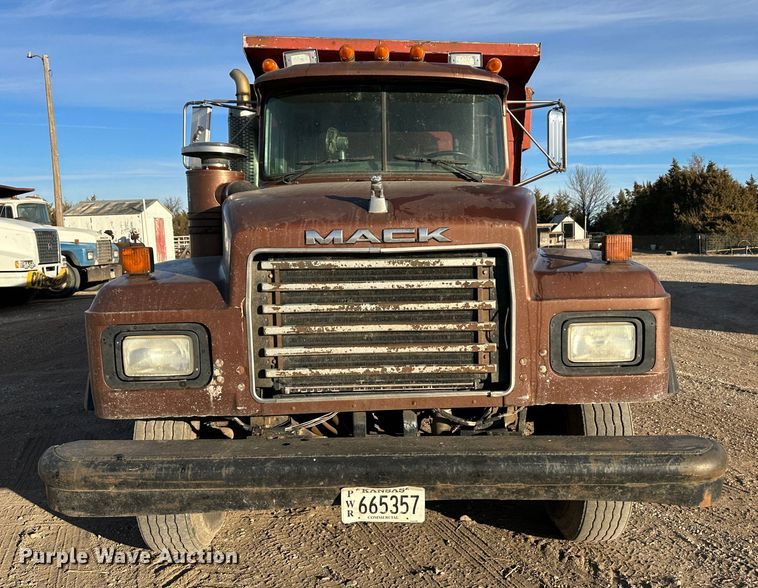 image for item JD9682 1998 Mack RD688S dump truck
