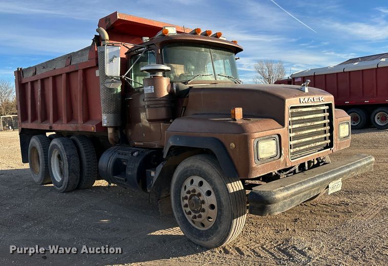 image for item JD9682 1998 Mack RD688S dump truck