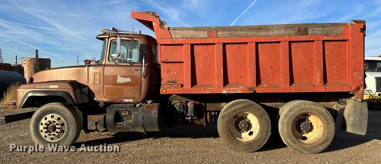 image for item JD9682 1998 Mack RD688S dump truck