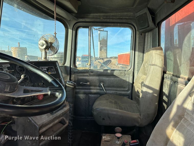 image for item JD9682 1998 Mack RD688S dump truck