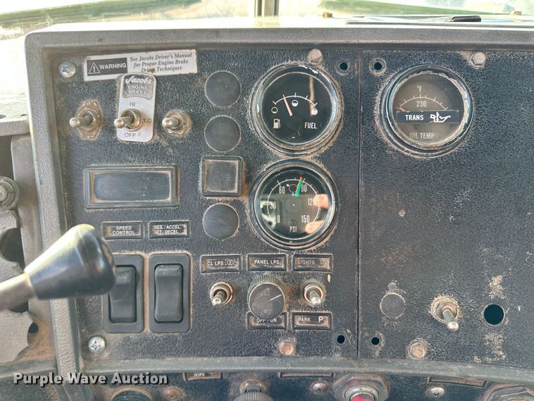 image for item JD9682 1998 Mack RD688S dump truck