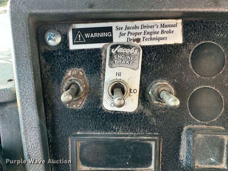 image for item JD9682 1998 Mack RD688S dump truck