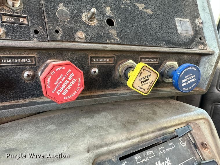 image for item JD9682 1998 Mack RD688S dump truck