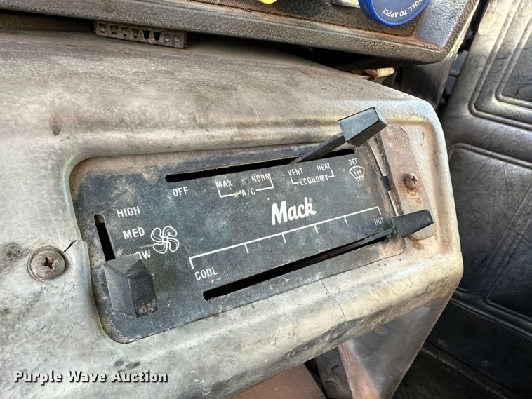 image for item JD9682 1998 Mack RD688S dump truck