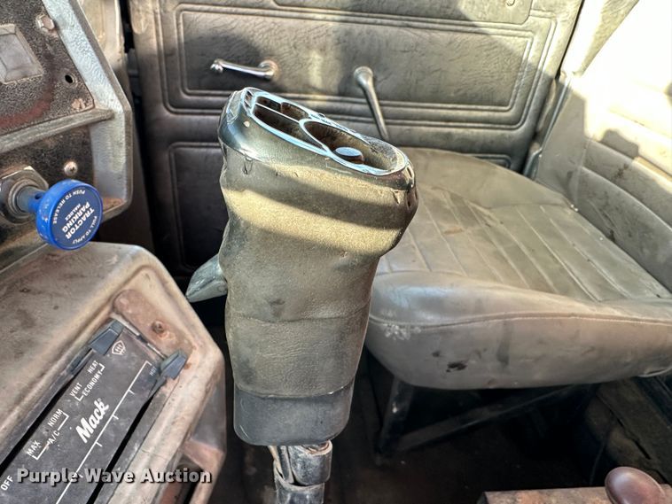 image for item JD9682 1998 Mack RD688S dump truck