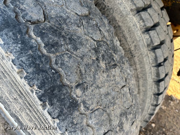 image for item JD9682 1998 Mack RD688S dump truck