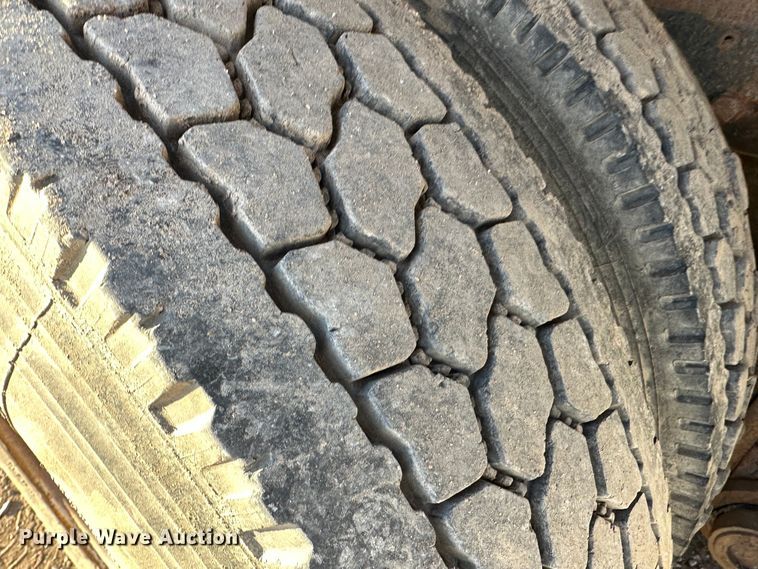 image for item JD9682 1998 Mack RD688S dump truck