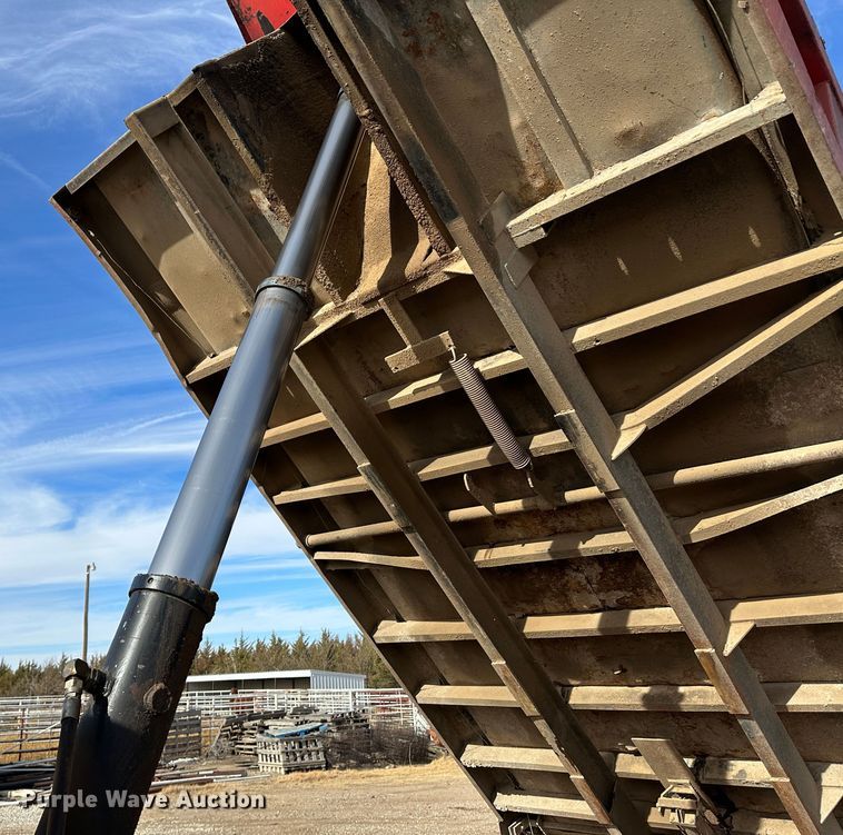 image for item JD9682 1998 Mack RD688S dump truck