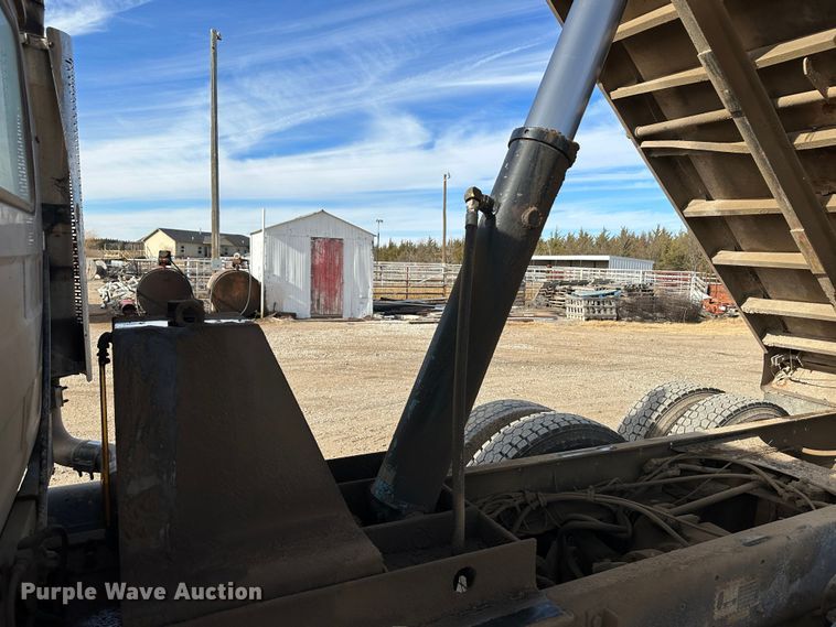 image for item JD9682 1998 Mack RD688S dump truck
