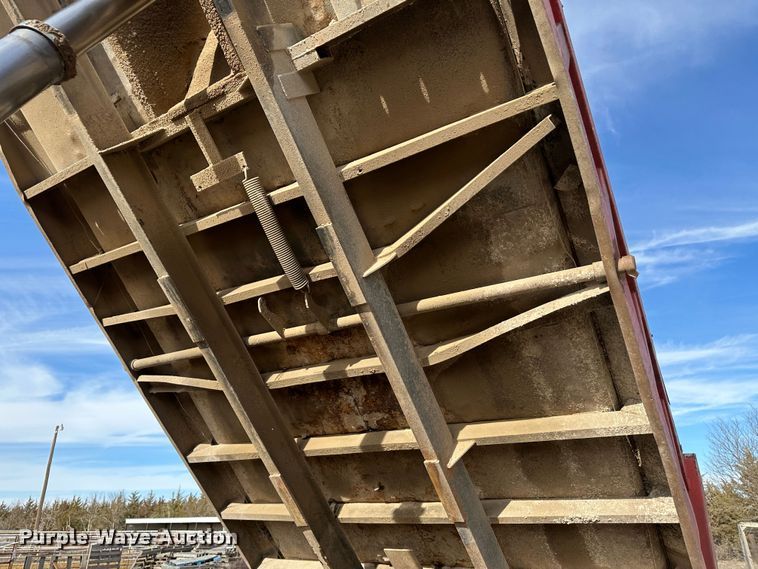 image for item JD9682 1998 Mack RD688S dump truck