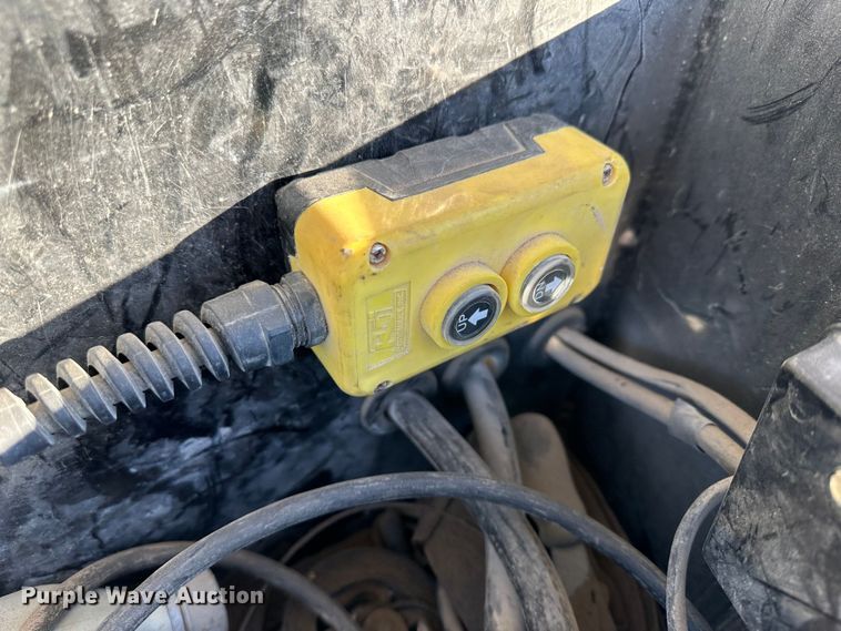 image for item JD9768 2015 PJ D9162  dump trailer