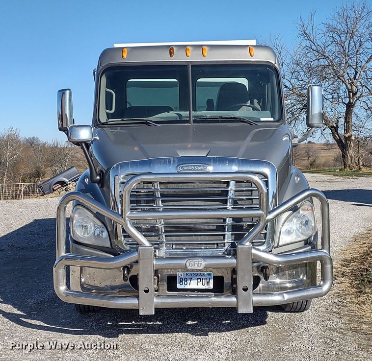 image for item JK9044 2012 Freightliner Cascadia  dump truck