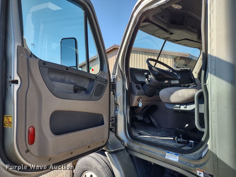 image for item JK9044 2012 Freightliner Cascadia  dump truck